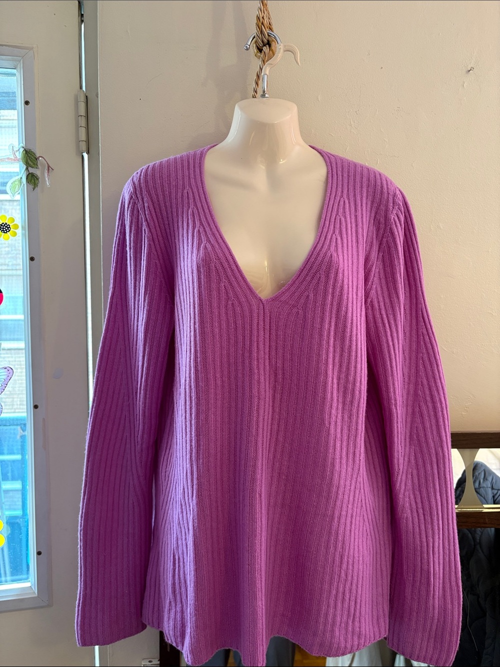 Banana Republic Ribbed V-Neck Sweater - Lavender. Wool. Viscose. Cachets